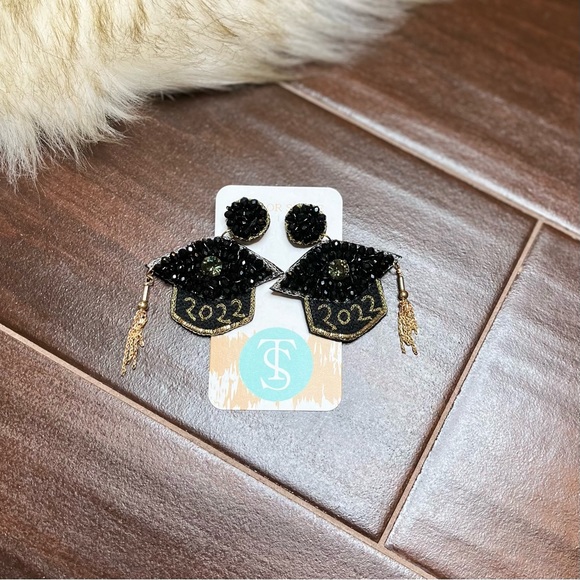 Taylor Shaye Designs - Black & Gold 2022 Graduation Cap Earrings - Picture 4 of 7
